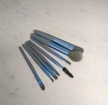 MAKE UP BRUSHES BLUE