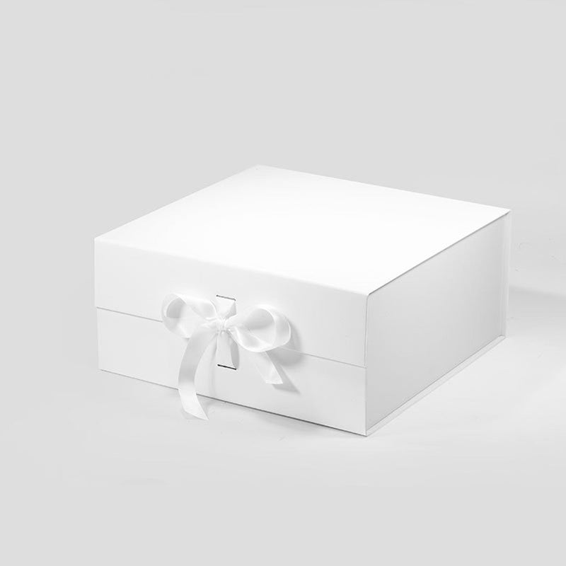 BOX: MEDIUM SQUARE MAGNETIC WHITE GIFT BOX WITH RIBBON (PACK OF 10)